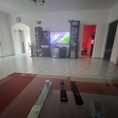 Gabe'S Nest Apartment Urom Luaran gambar