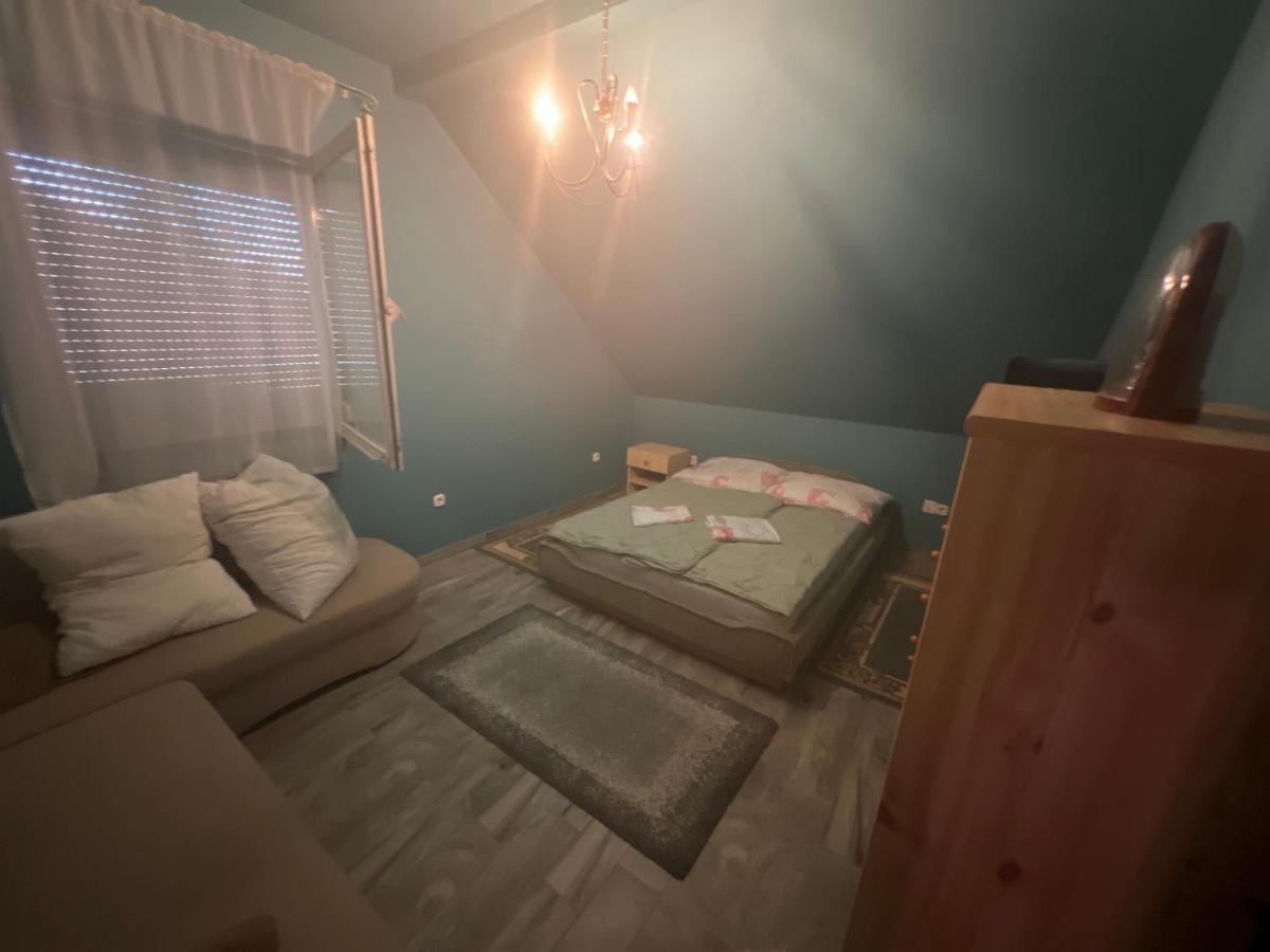 Gabe'S Nest Apartment Urom Luaran gambar