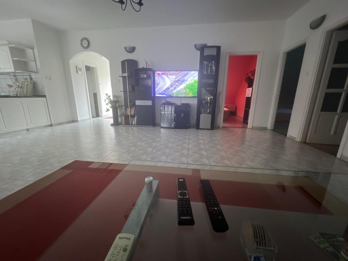 Gabe'S Nest Apartment Urom Luaran gambar