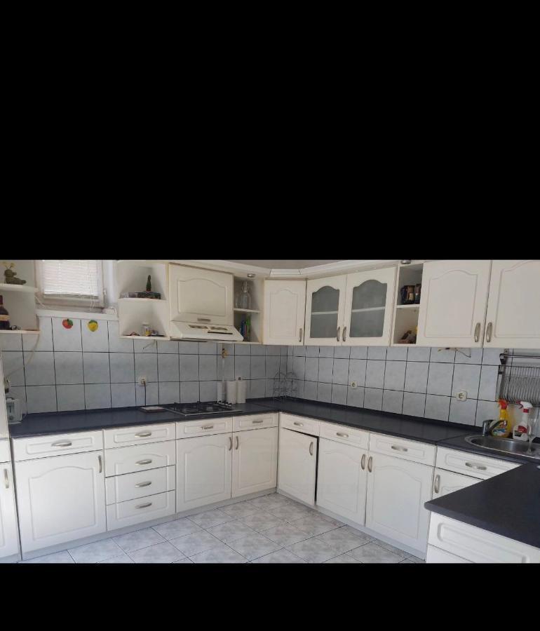 Gabe'S Nest Apartment Urom Luaran gambar